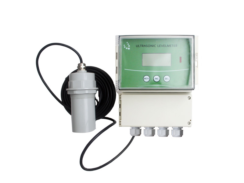 Ultrasonic level meter for oil